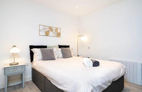 West Hendon Apartamento | Cosy 1 Bedroom Studio walking distance to mall with parking available