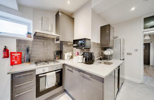 Penylan Apartamento | Cosy 1Br Relocation Contractors Family with parking