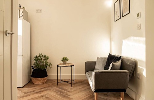 Wroxton Apartamento | Cosy 2-Bed Flat - Sleeps 4 - Free Parking