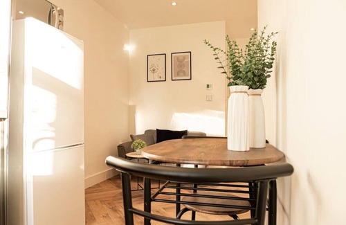 Wroxton Apartamento | Cosy 2-Bed Flat - Sleeps 4 - Free Parking
