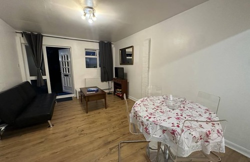 Dudden Hill Apartamento | Cosy 2 bedroom apartment in North West London, garden, late check in