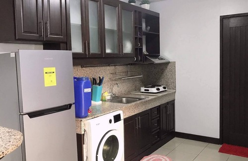 Moonwalk Condominio | Cosy 2 Bedroom Condo near Manila NAIA Airport. With Pool. Avida Towers Sucat. 4R