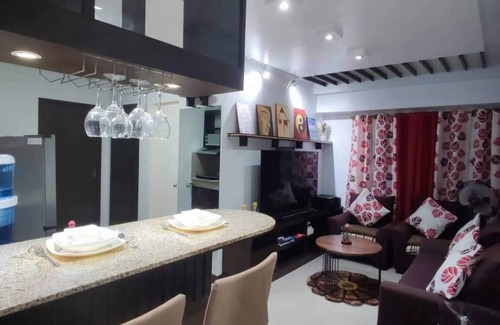Moonwalk Condominio | Cosy 2 Bedroom Condo near Manila NAIA Airport. With Pool. Avida Towers Sucat. 4R