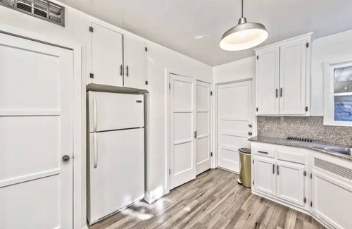 Las Vegas Casa | Cosy 2 bedroom house with huge backyard. Close to Freemont street