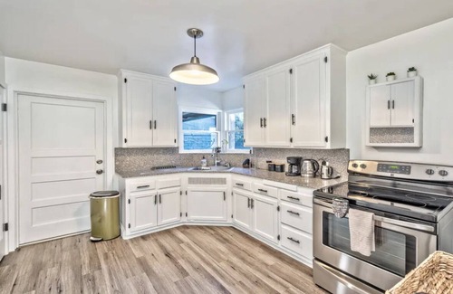 Las Vegas Casa | Cosy 2 bedroom house with huge backyard. Close to Freemont street