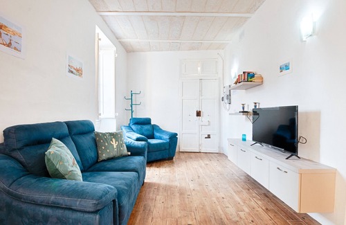 Kalkara Apartamento | Cosy 2 Bedroom Maisonette - A/C & Wifi