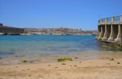 Kalkara Apartamento | Cosy 2 Bedroom Maisonette - A/C & Wifi