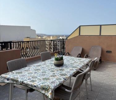 Bugibba Apartamento | Cosy 2 Bedroom Penthouse with Terraces & seaview