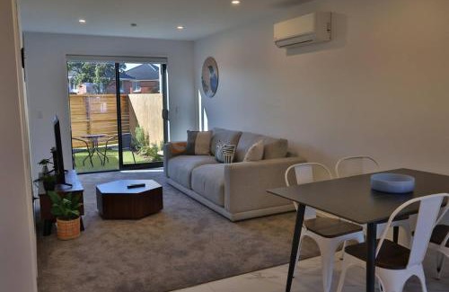 Henderson Casa | Cosy 2BR House in Awaroa Road