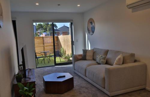 Henderson Casa | Cosy 2BR House in Awaroa Road