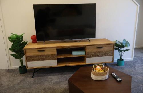 Henderson Casa | Cosy 2BR House in Awaroa Road