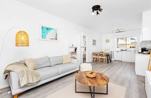 Scarborough Apartamento | Cosy 2BR in Scarborough w/ Pool!