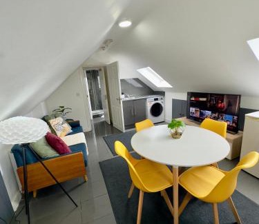 Stonnall Apartamento | Cosy 3 Bed Apartment Near Birmingham Airport & NEC Perfect for Groups & Contractors!