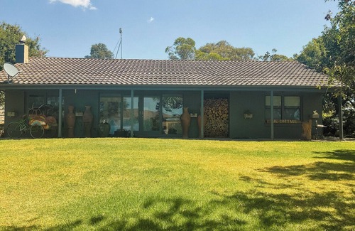 Barrabool Cabaña | Cosy 3 bedroom cottage with indoor fireplace
