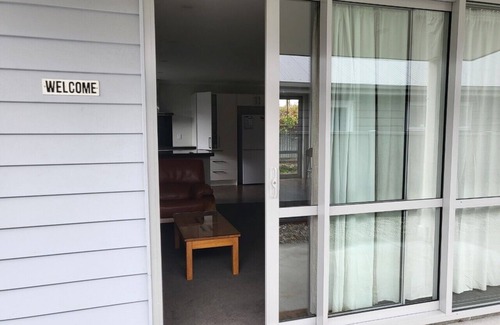 Lowburn Casa | Cosy 3-bedroom Cottage with short walk to the lake
