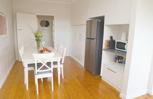 Romsey Casa | Cosy 3 bedroom cottage with indoor fireplace