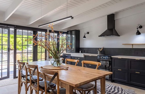 Perth Casa | Cosy 3-Bedroom Escape with Outdoor Bliss