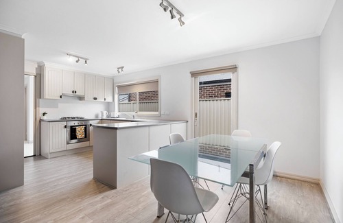 Brown Hill Cabaña | Cosy 3 Bedroom Family Cottage In The Heart Of Ballarat