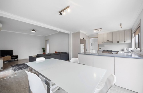 Brown Hill Cabaña | Cosy 3 Bedroom Family Cottage In The Heart Of Ballarat
