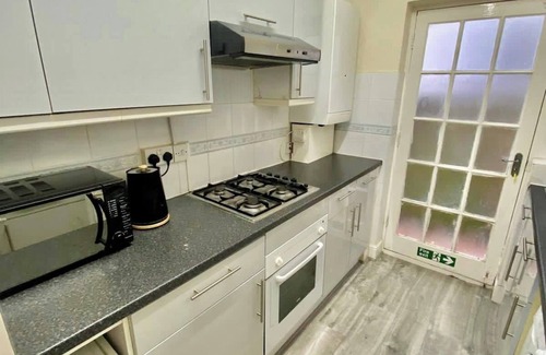 Golders Green Apartamento | Cosy 3 bedroom flat with free parking & garden