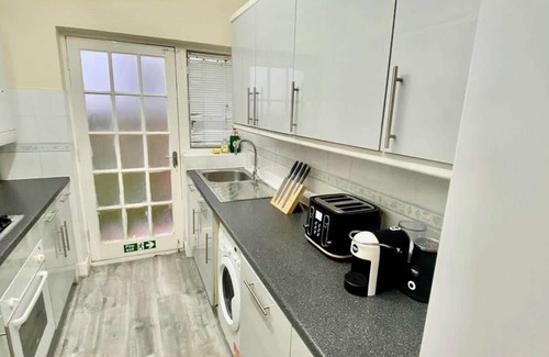 Golders Green Apartamento | Cosy 3 bedroom flat with free parking & garden