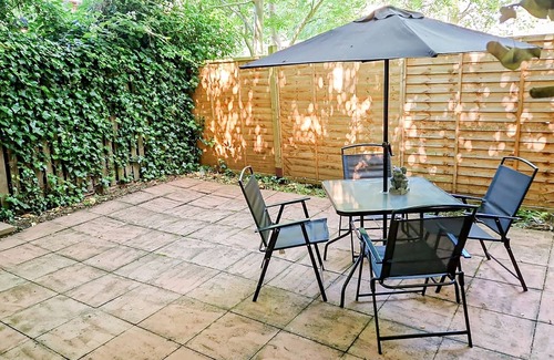 Golders Green Apartamento | Cosy 3 bedroom flat with free parking & garden