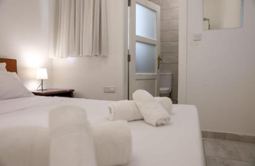 Marsalforn Apartamento | Cosy 3BR Apt with private Terrace & Wifi in Gozo by 360 Estates