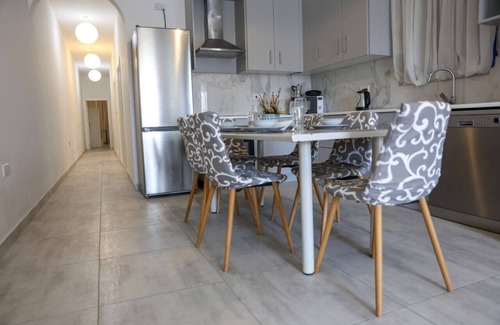 Marsalforn Apartamento | Cosy 3BR Apt with private Terrace & Wifi in Gozo