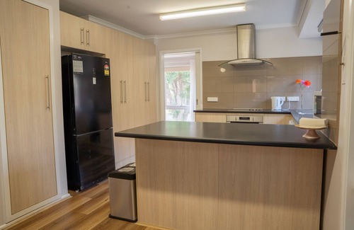 Greenvale Casa | Cosy 4 Bedroom Holiday Home - Melbourne Airport