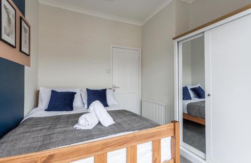 Darlington Casa | Cosy 4-BR Darlington Home Near Hospital-Sleeps 8!