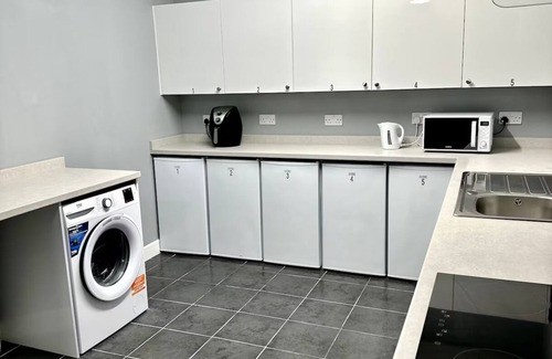 Greenford Broadway Casa | Cosy 5 EnSuite House Near Heathrow Airport