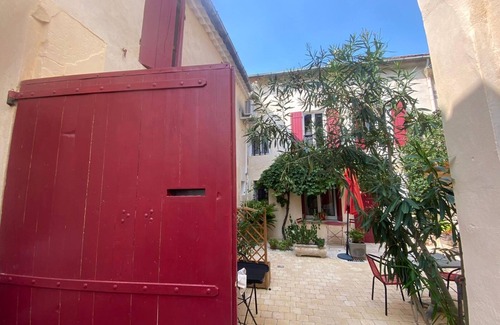 Eyragues Apartamento | Cosy 55m2 Provencal apartment with charming Patio, near Alpilles