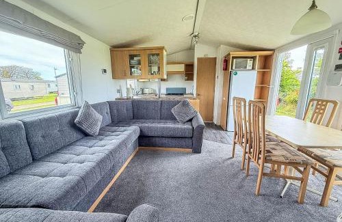 Louth Otro | Cosy 8 Berth Caravan With Lovely Field Views At Sunnydale Ref 35353S