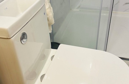 Kidbrooke with Hornfair Casa | Cosy and Comfy Double Room with Private Bathroom, Close to o2 Arena