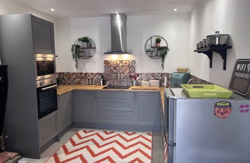 L'Isle-Jourdain Casa | Cosy and quirky 2bedrooms close to river, water sports, cafes.