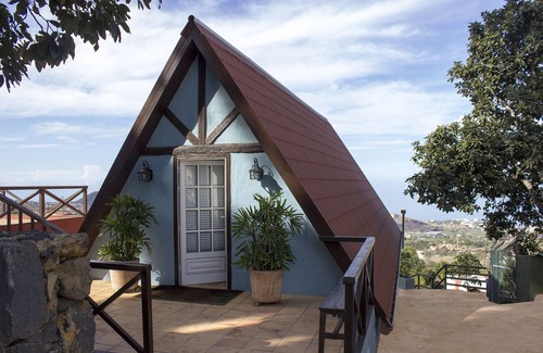 La Orotava Cabaña | Cosy and rustic farm house with pool, views, fresh and eggs.