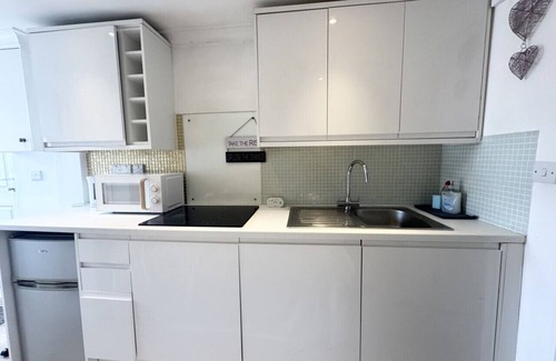 Marlow Condominio | Cosy annexe, self contained, with parking