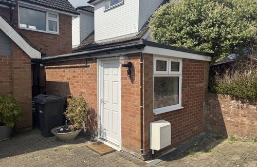 Marlow Condominio | Cosy annexe, self contained, with parking