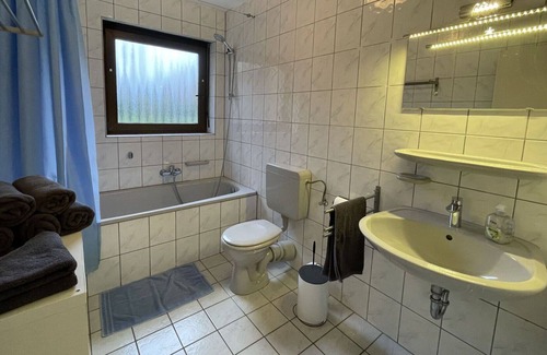 Adenau Apartamento | Hermoso apartamento para 5 personas con WIFI, TV, mascotas permitida y aparcamiento