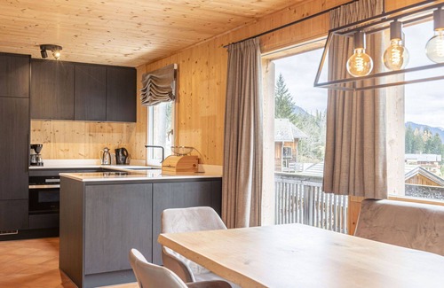 Annaberg-Lungoetz Casa | Hermoso apartamento en villa con WIFI, piscina, TV, terraza, mascotas permitida y aparcamiento