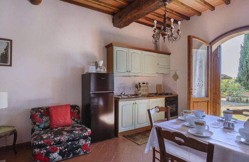 Castelfranco di Sopra Villa | Bonito apartamento en villa para 3 personas con WIFI, piscina, TV, patio y aparcamiento