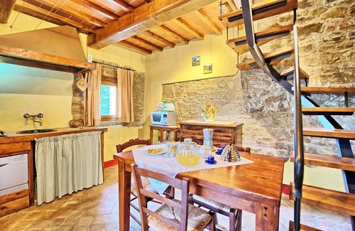 Castelnuovo Berardenga Apartamento | Hermoso apartamento con WIFI, A/C, piscina, mascotas permitida, vista panorámica y aparcamiento