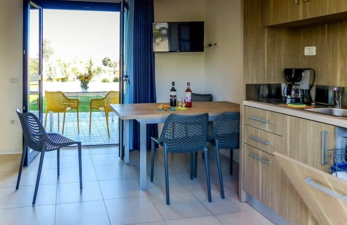 Cavalcaselle Apartamento | Acogedor apartamento para 6 personas con A/C, WIFI, piscina, TV, terraza y aparcamiento