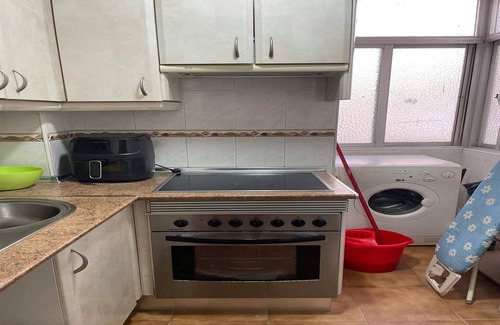 Mairena del Aljarafe Apartamento | Acogedor apartamento con balcón compartido.