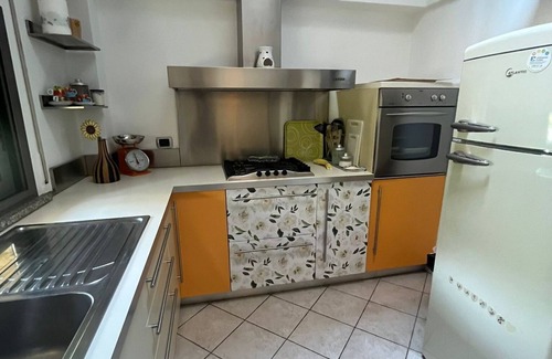 Bellaria Monte Apartamento | Precioso apartamento para 4 personas con WIFI, A/C, TV y aparcamiento, cerca de Rímini