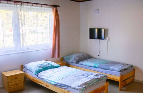 Hradec Kralove Casa | Cosy apartment in villa for 12 people with WIFI, TV, patio, pets allowed and parking