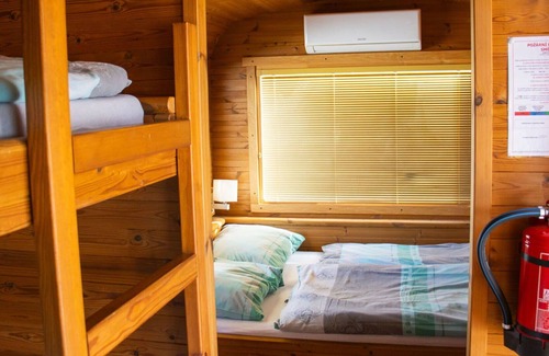 Hradec Kralove Casa | Cosy apartment in villa for 4 people with WIFI, A/C, TV, patio, pets allowed and parking