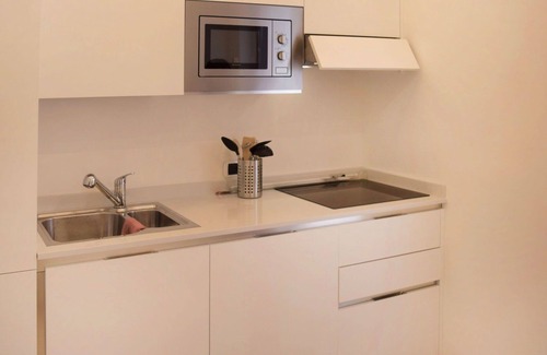 Porto Valtravaglia Apartamento | Hermoso apartamento para 6 personas con WIFI, piscina, TV, patio y aparcamiento