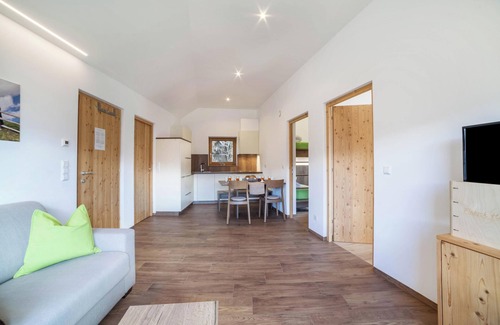 Castelbello-Ciardes Apartamento | Acogedor apartamento Cevedale en granja de montaña con terraza y experiencias agrícolas únicas.