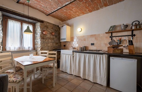 Monastero Bormida Apartamento | Precioso apartamento para 2 personas con piscina, WIFI, TV y aparcamiento